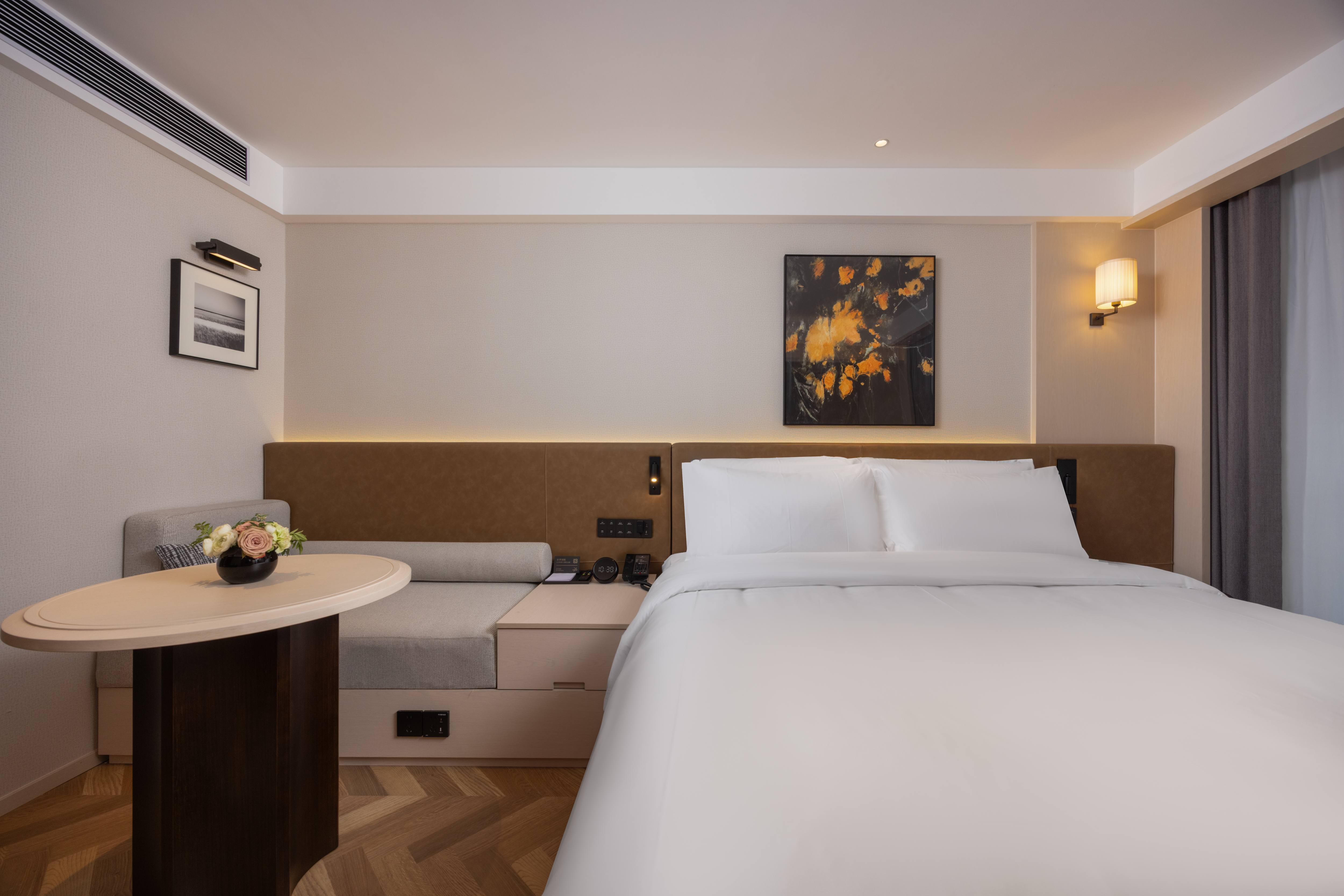 高级大床房（零压床垫+徕芬吹风机+小冰箱）