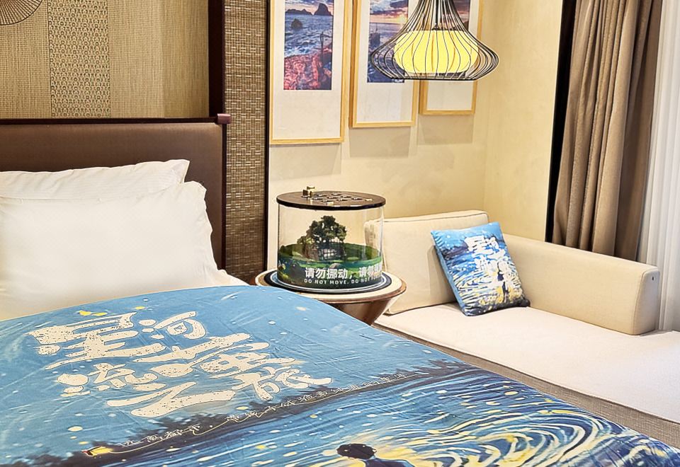 豪华园景萤火虫主题双床房