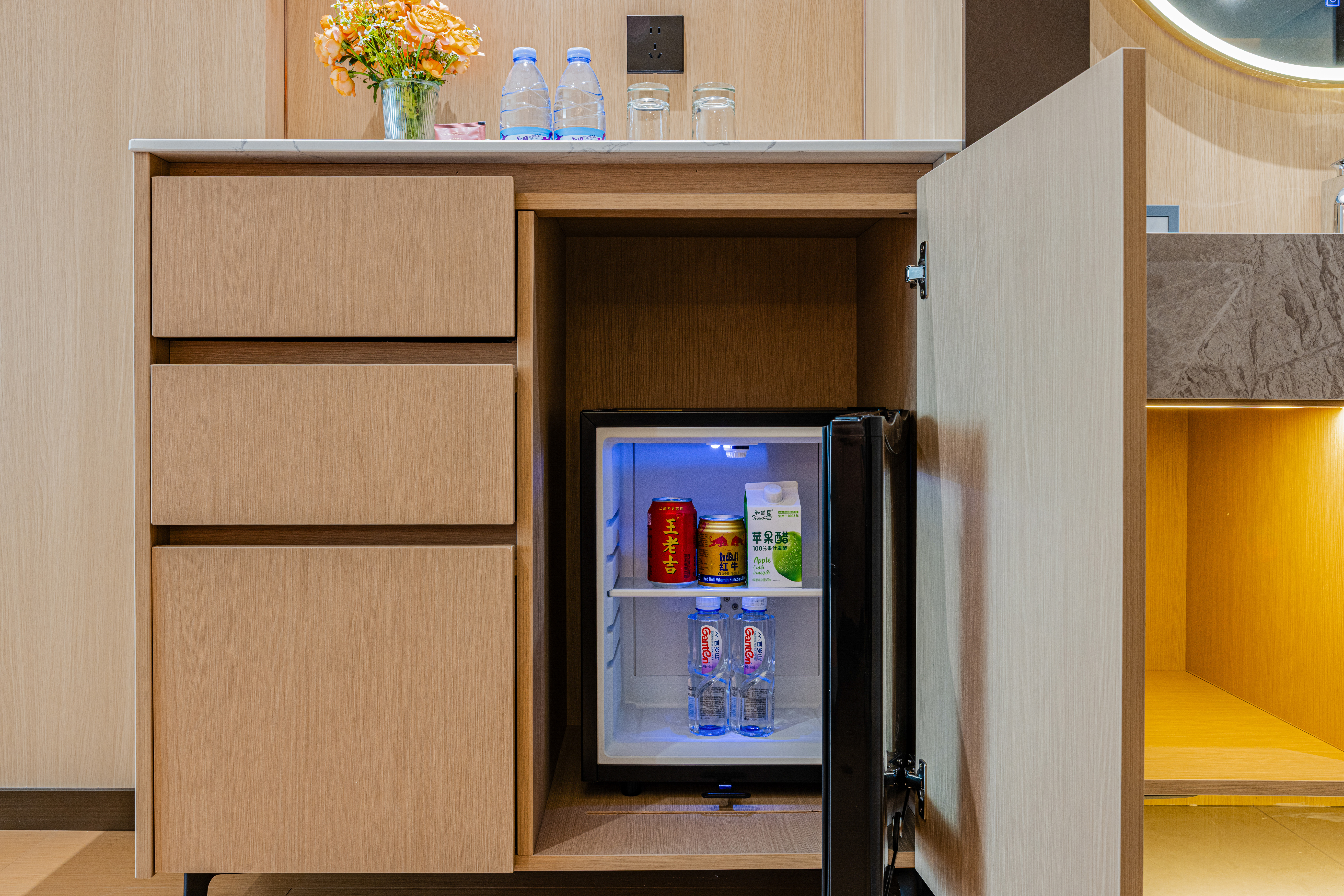 山景阳台套房（一房一厅+智能客控+落地窗）