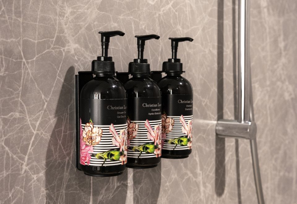 Grand Deluxe Waterfront Room (Newly Renovated Room)