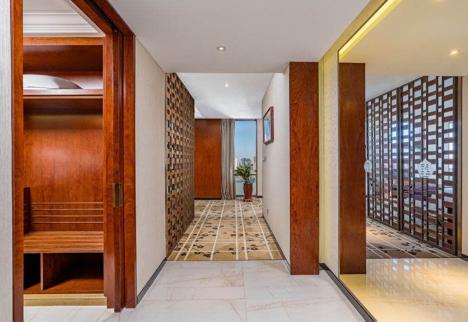 雍貴套房（大空間+特大床+紅木傢俱+會客區）