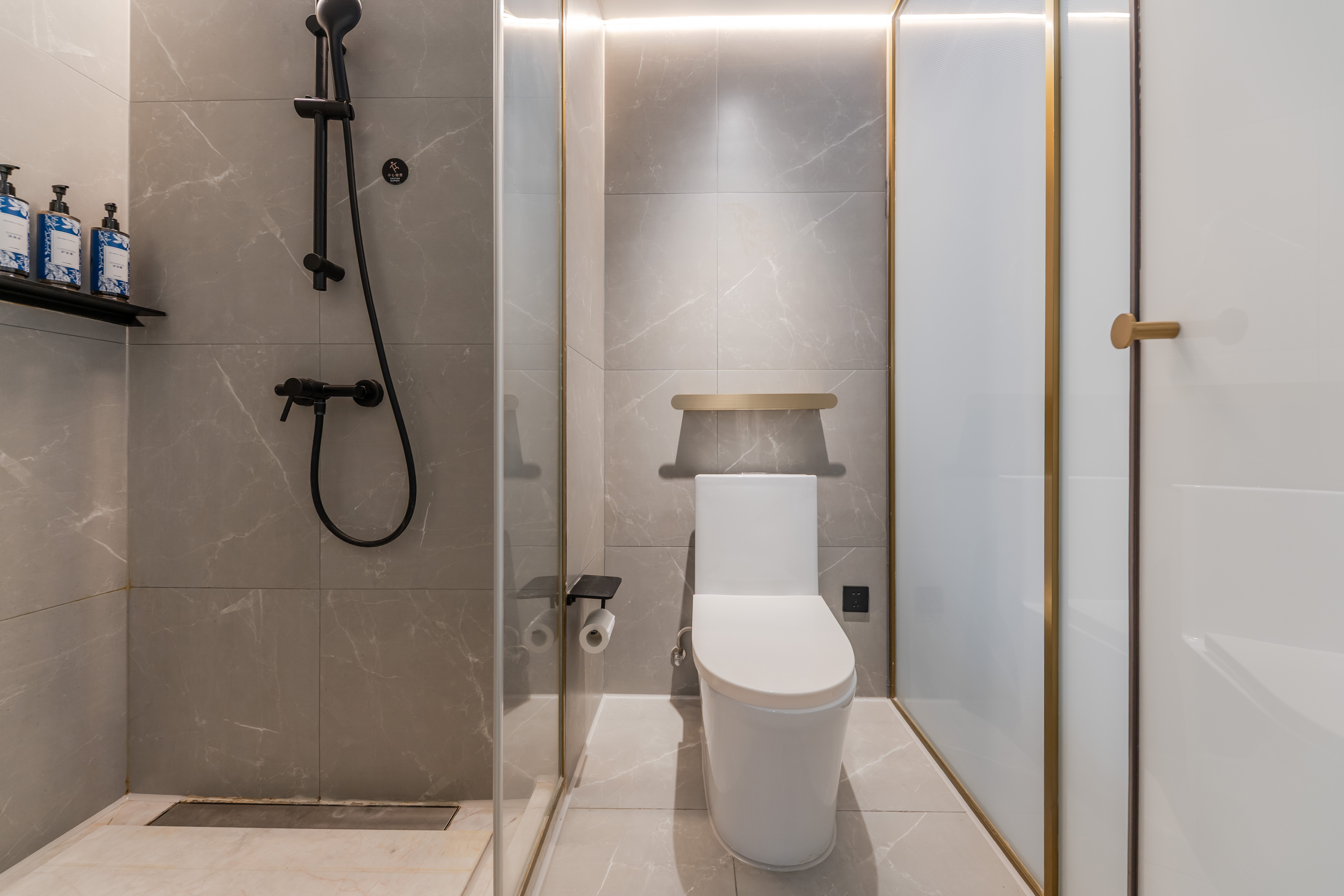 高级大床房（智能投屏+徕芬吹风机）