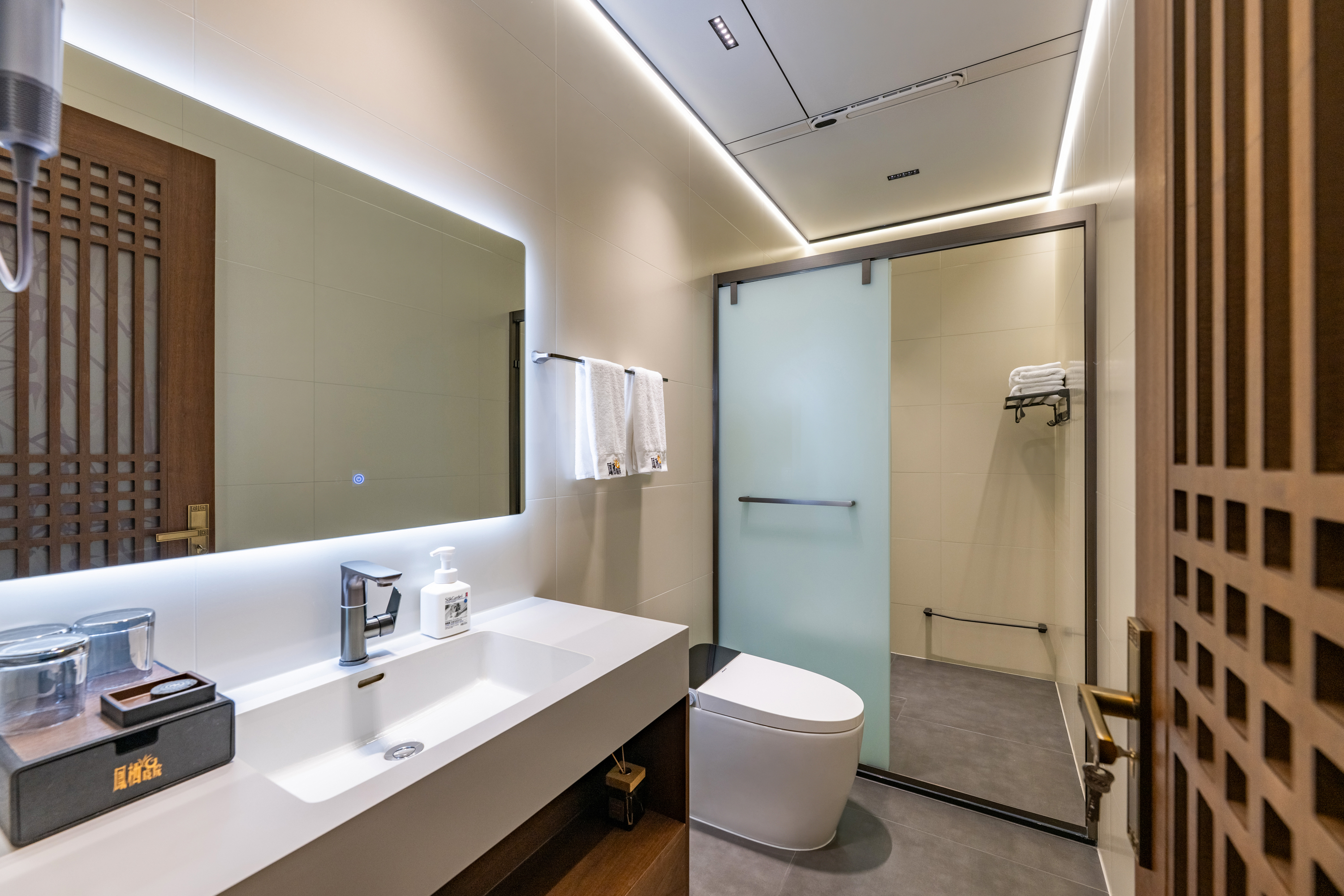 夯墙拓影双床房|智能客控+高清投影+可控温度直饮机