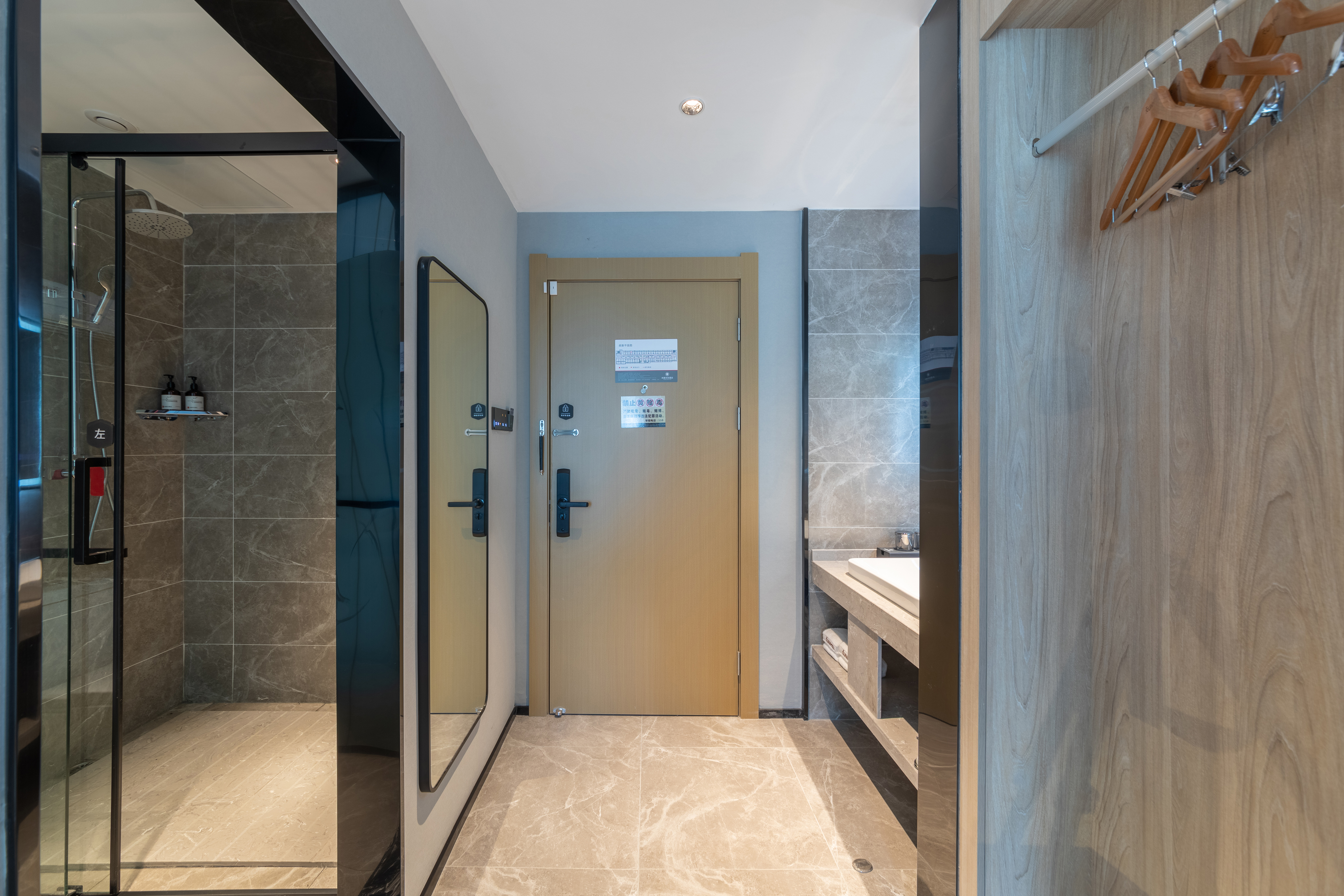 优享格调大床房（智能客控+零压床垫+商务办公+投屏）