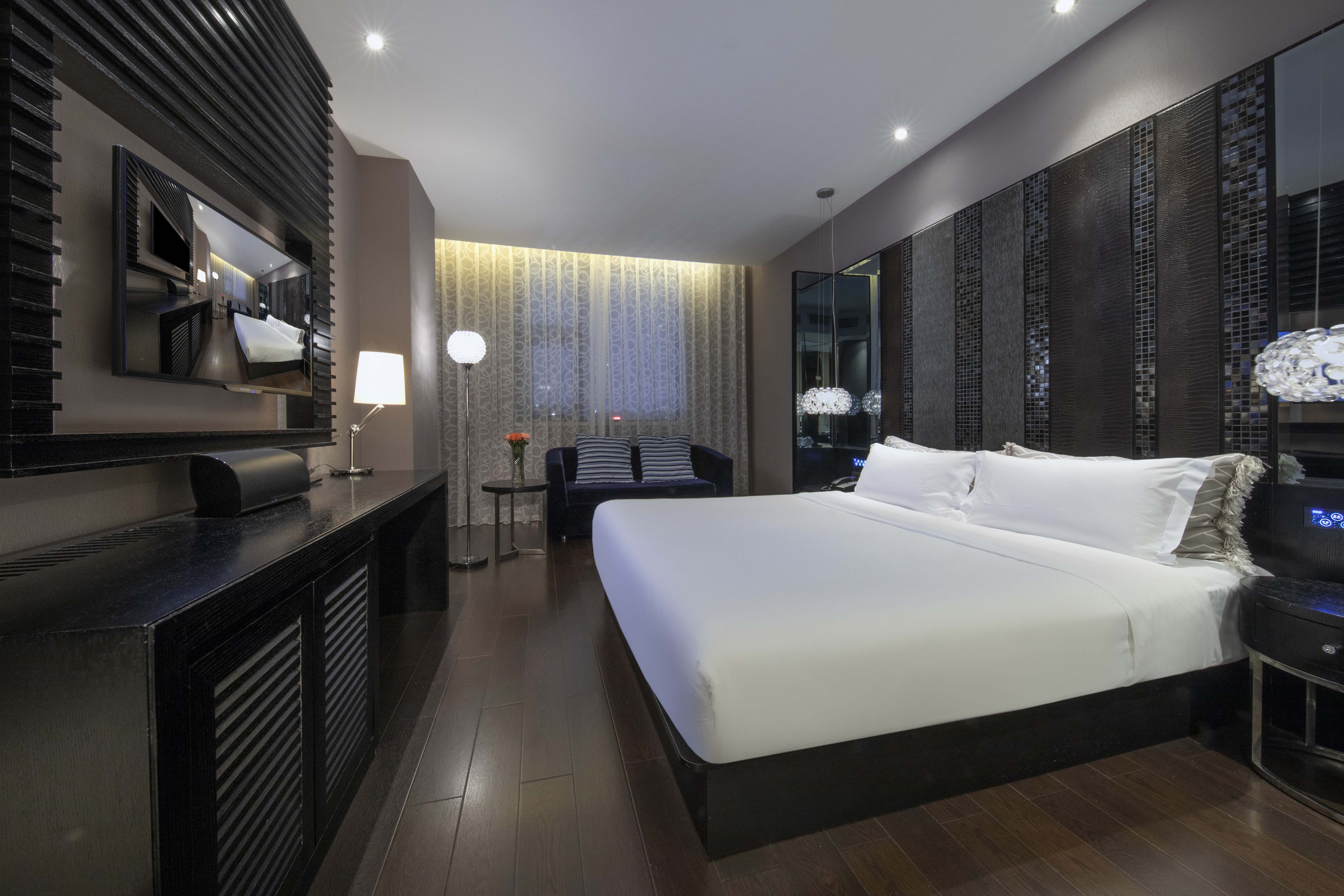 Crystal Orange Beijing JiuXianQiao商务大床房（小冰箱＋深度睡眠枕）　