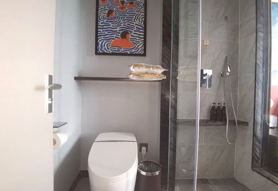 Qingdao  Litian HotelFashionable King Size Bed Room (smart Guest Control+Sanitized Towel, Individually Sealed)