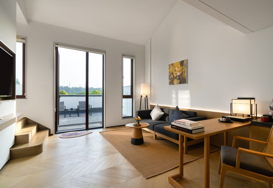 Pokkei Shaoxing HotelPuxiu Loft King Bed Room