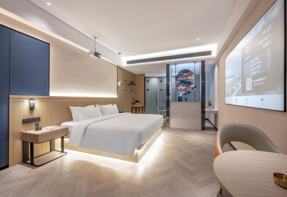 Smart Cinema King Size Room