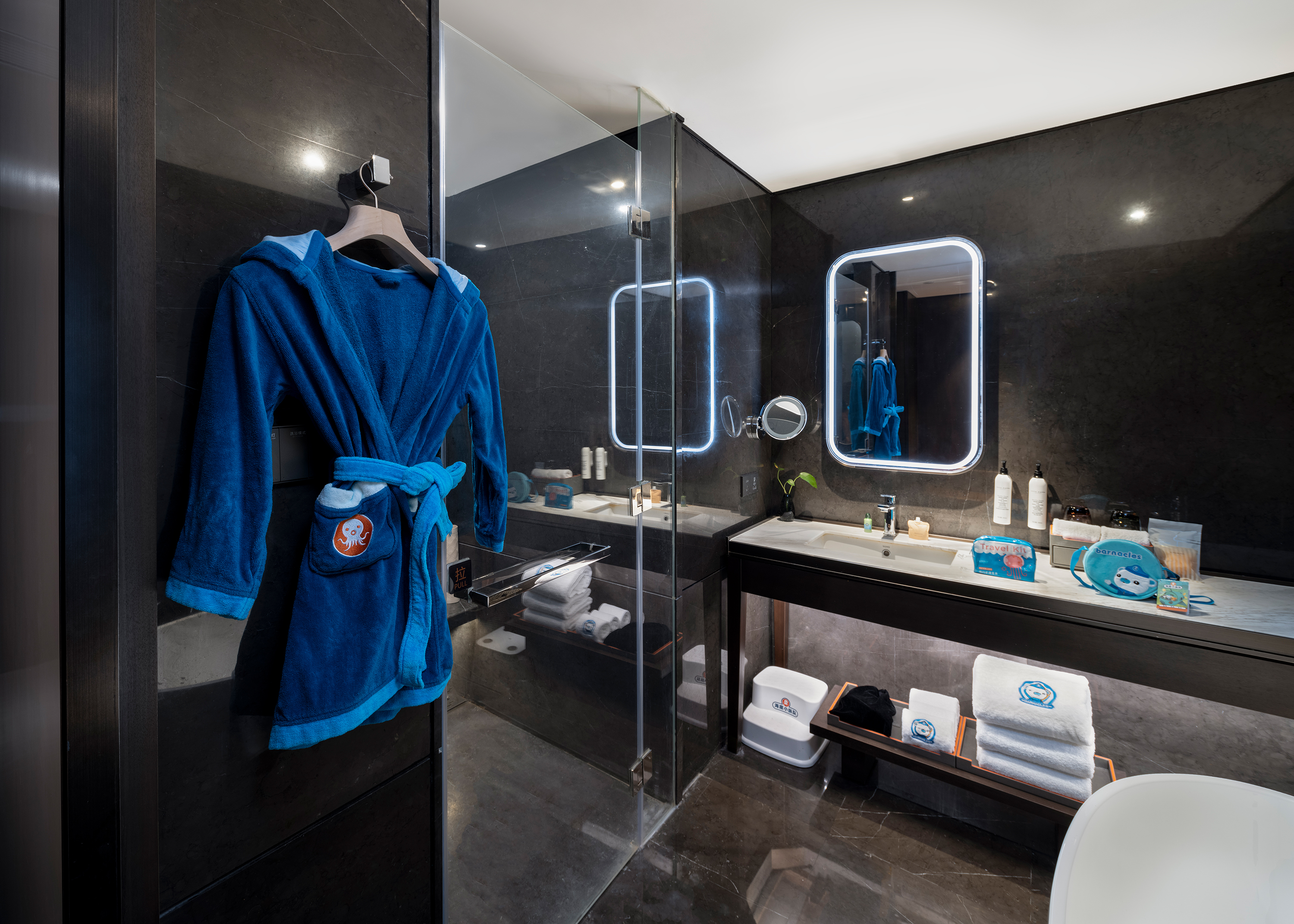 亲子双床房-海底小纵队（都市城景+亲子空间+ 迷你冰箱）