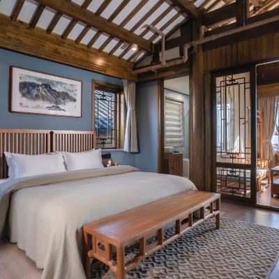 鵲橋仙·觀古城全景家庭大套房【全屋地暖 | 俯瞰古城全景】 溪雲書院客棧（麗江古城大水車店）優惠