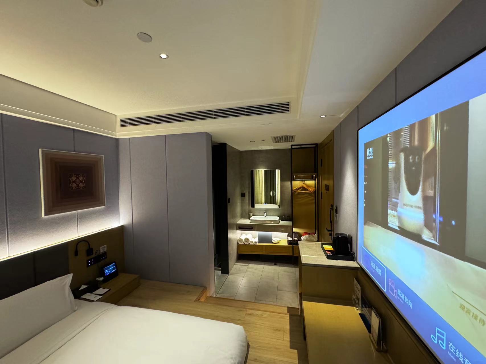 日式和风榻榻米房（智能客控+深睡记忆枕+迷你冰箱）