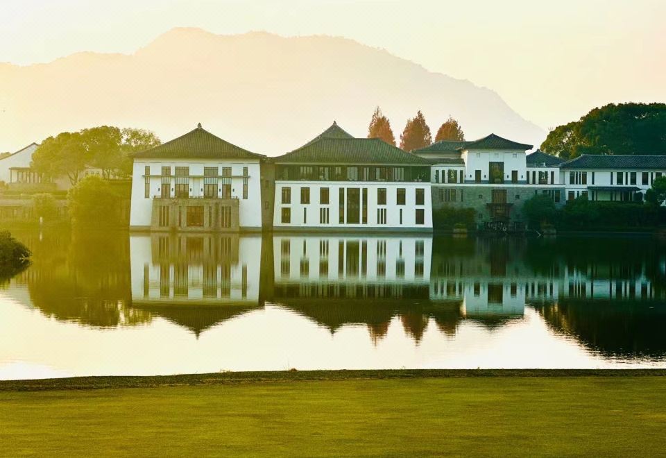 Fuchun Mountain Residence Golf Resort - Housity
