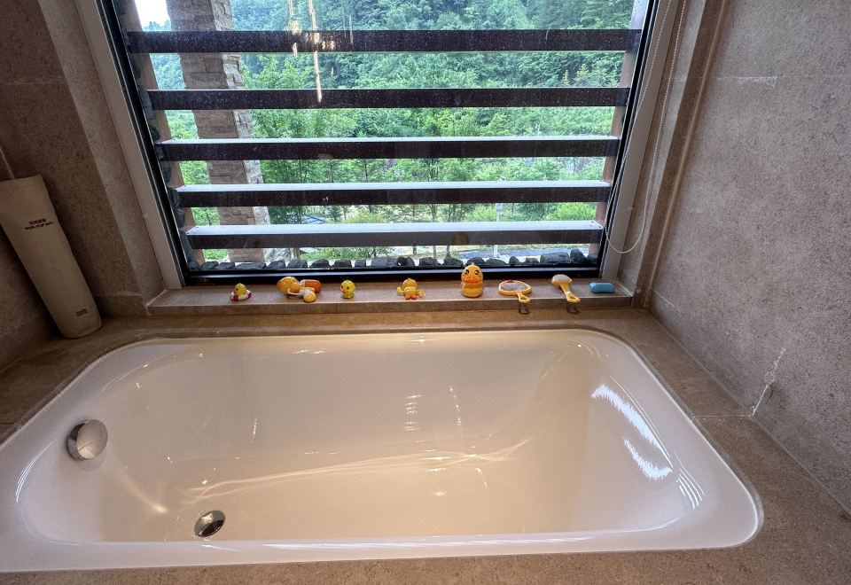 CROWNE PLAZA SHENNONGJIAFamily Friendly Room - Mountain-View (2 Beds)