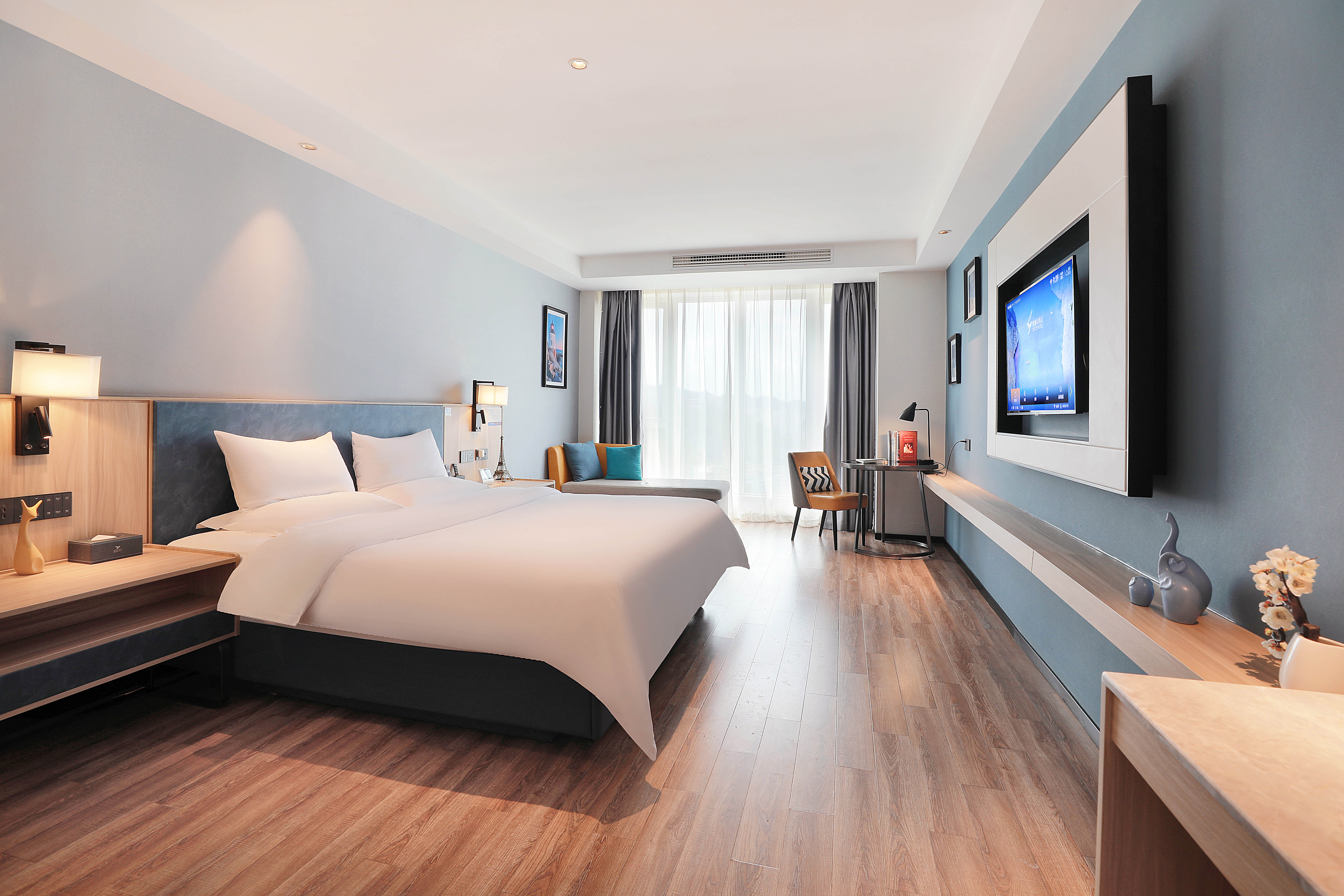 高级大床房（智能客控-落地窗）