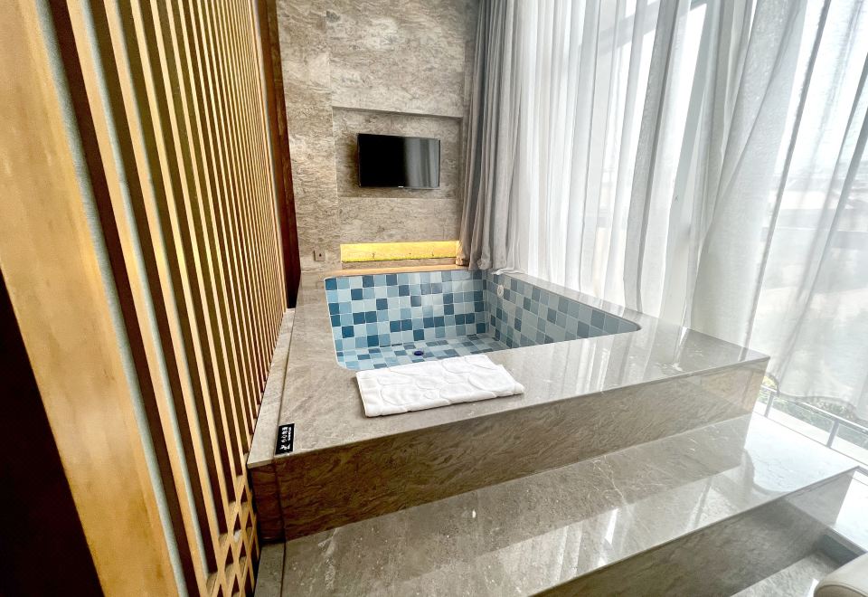 Baihualin Hot Spring Valley HotelDreamy Bubble Island Family Room With Two Double Beds