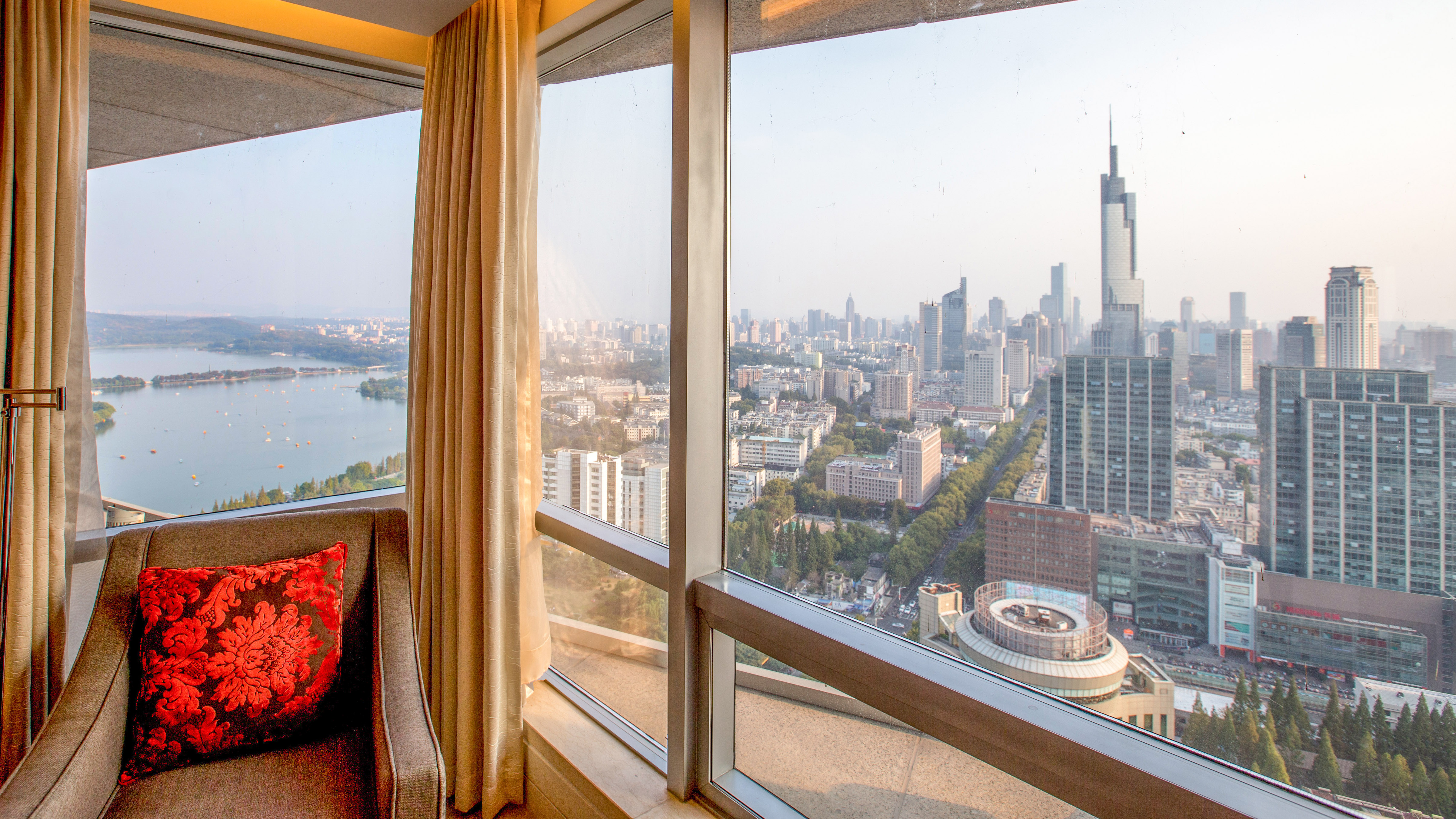 行政湖景大床房·南京城尽收眼底