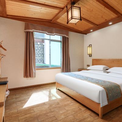 墨雅軒精緻大床房（全屋地暖） 四姑娘山聖地映像飯店優惠