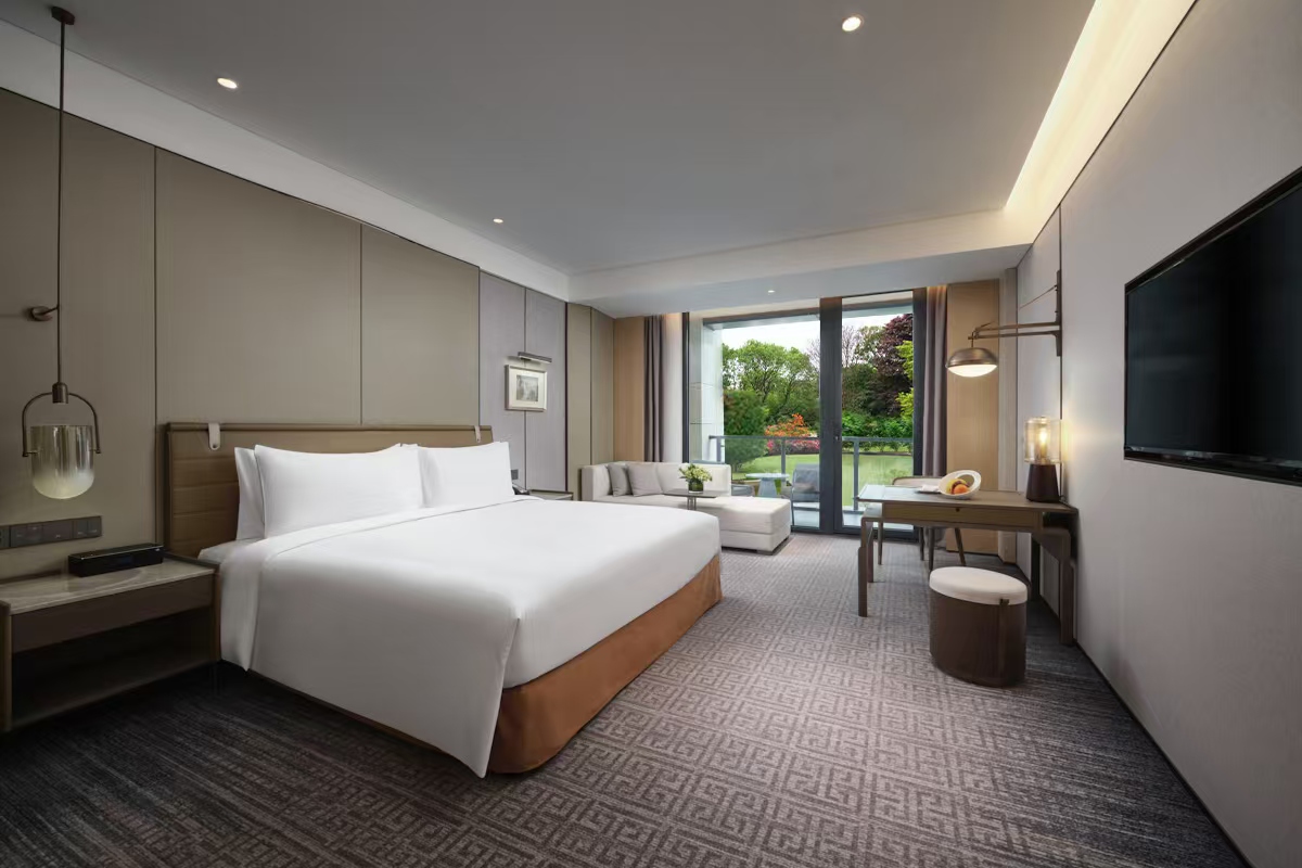 豪华露台园景大床房