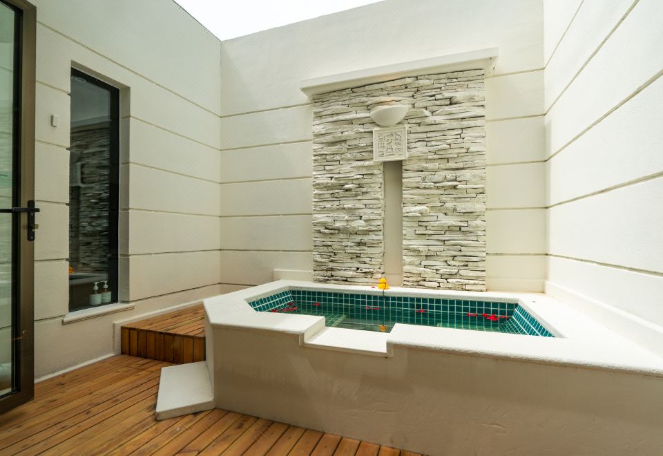 湖畔园景私汤房