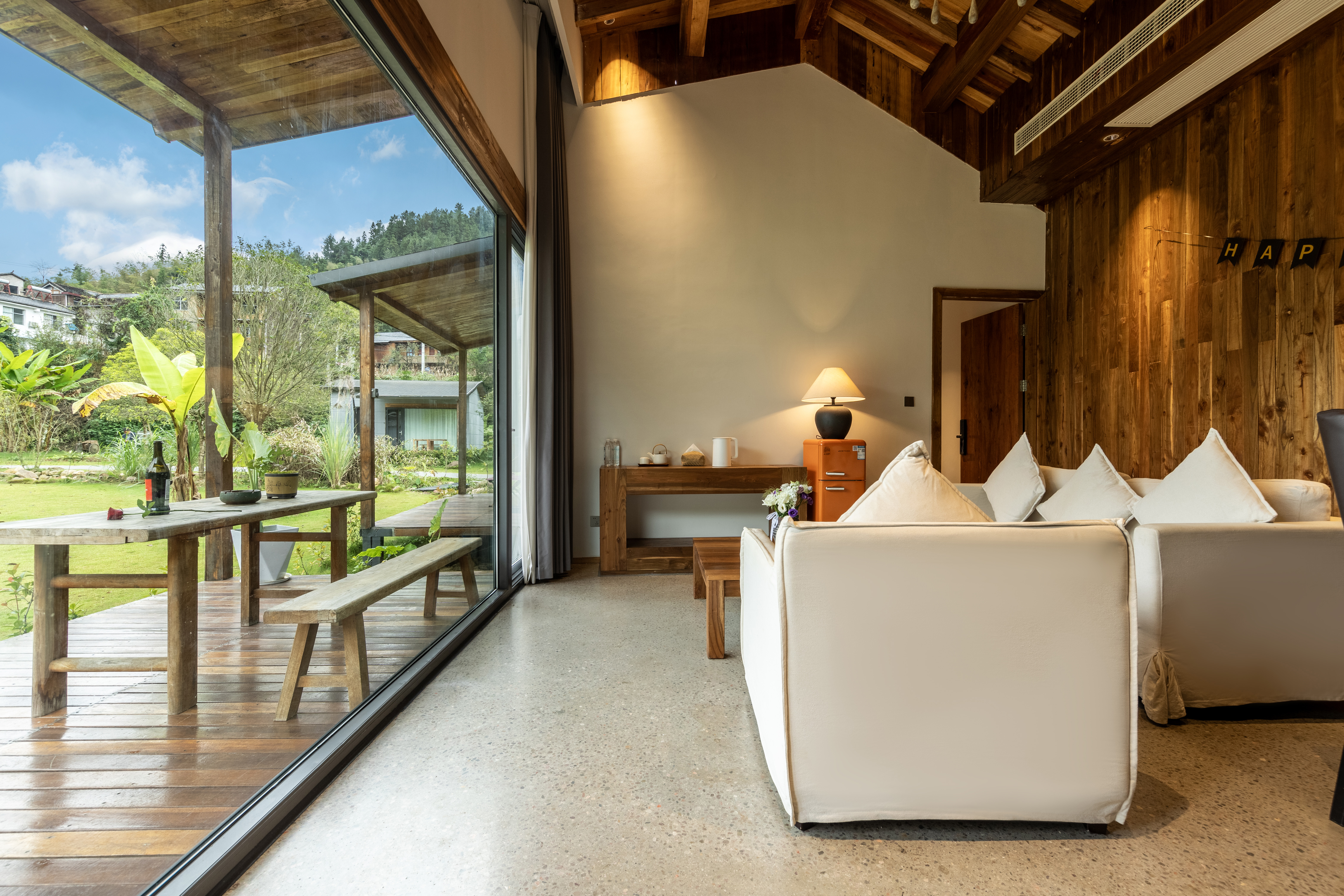 朱里丨一室一厅双床亲子间「麻将机＋会客区＋藤编吊椅」