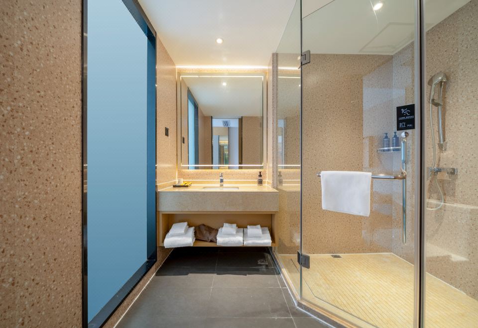 设计师优享大床房（智能客控+落地大窗+遮光窗帘）