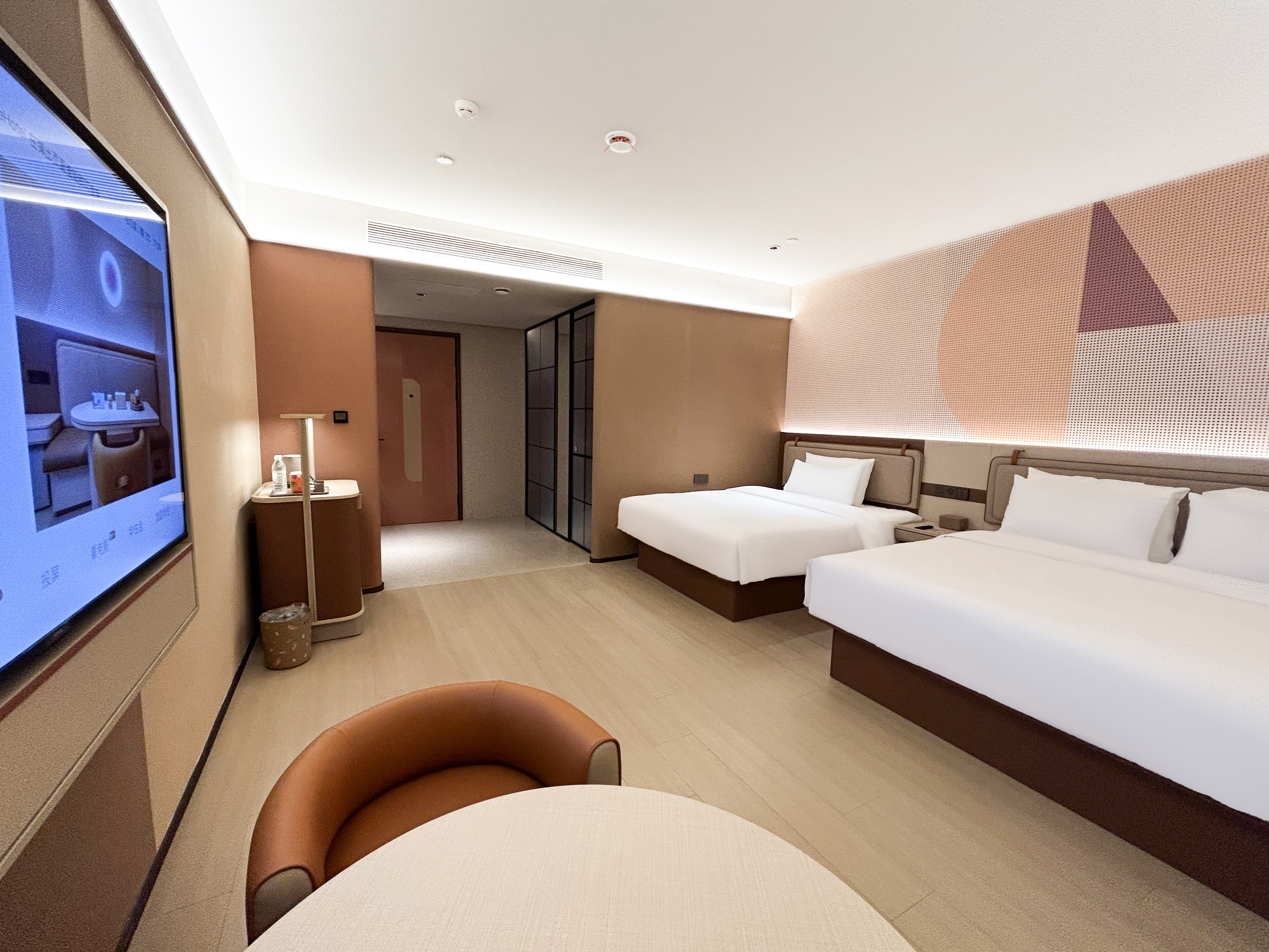 家庭房（手机投屏+小童洗漱包+新风系统）