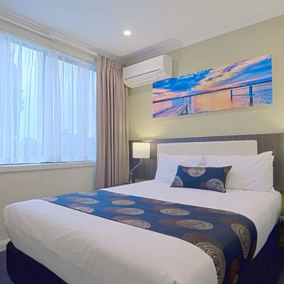 One-Bedroom Apartment with Balcony Park Squire Motor Inn & Serviced Apartments Promo Code