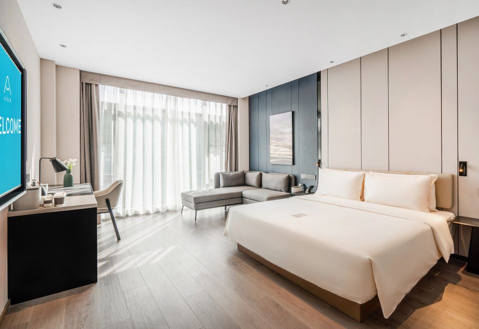 高级大床房（裸棉床品+投屏电视）