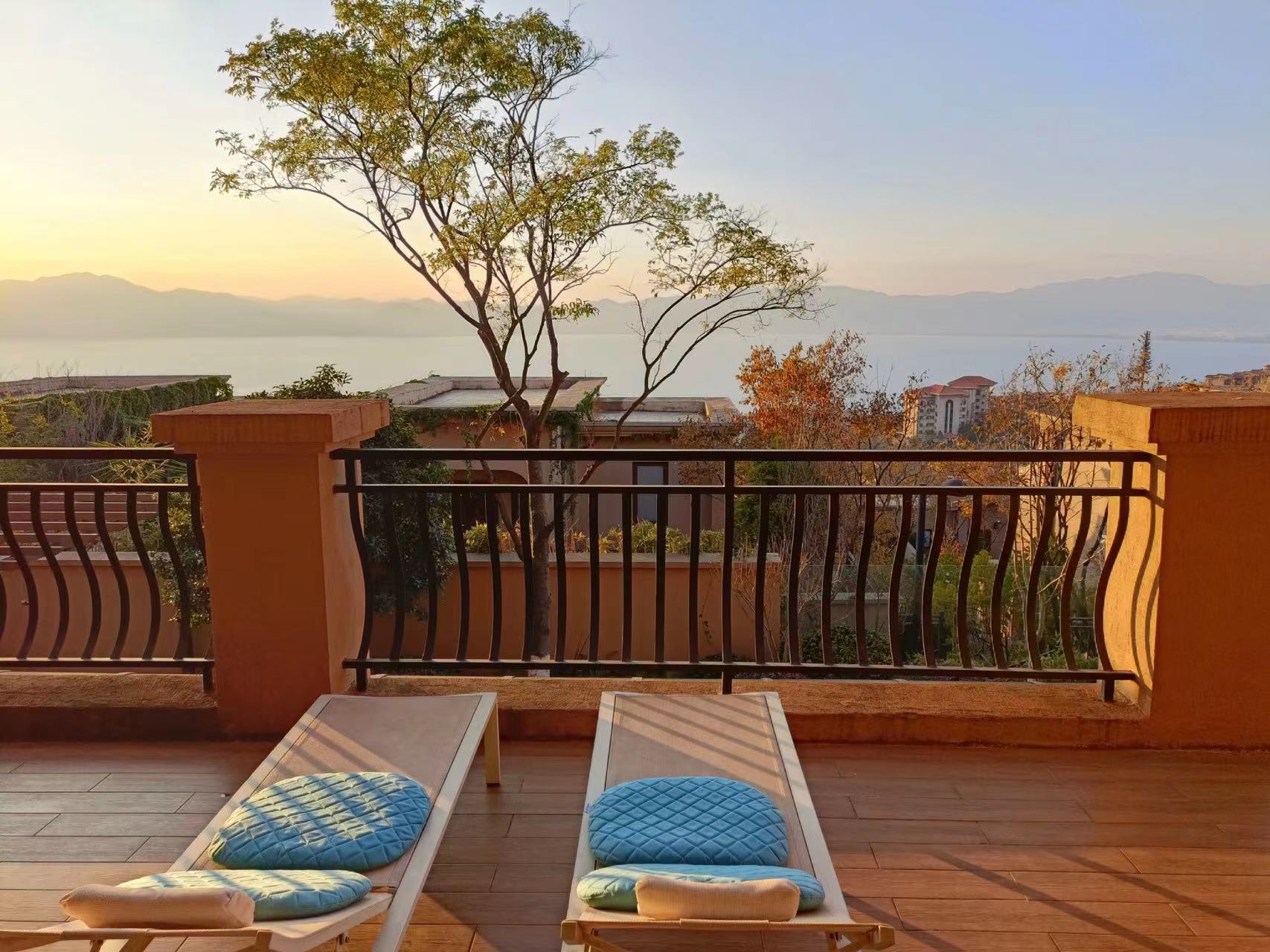 豪华湖景叠院二室二衞标间套房