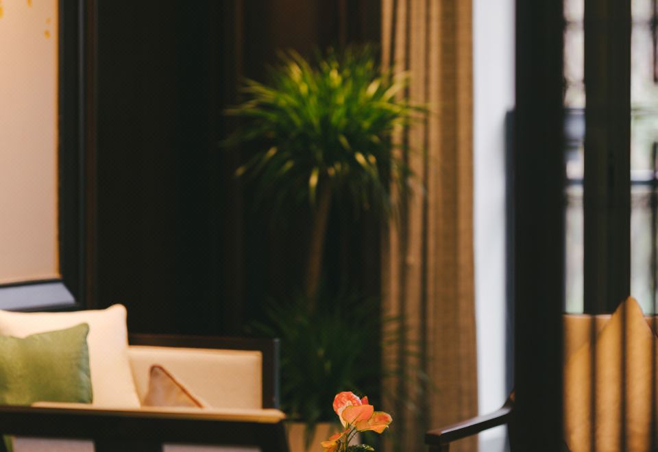 白莲套房（按摩浴缸+按摩椅+独立衣帽间+功夫茶桌）