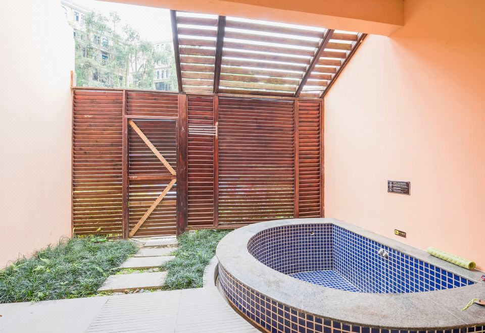 亲水别墅花园复式房|客房直达泳池|独立温泉池