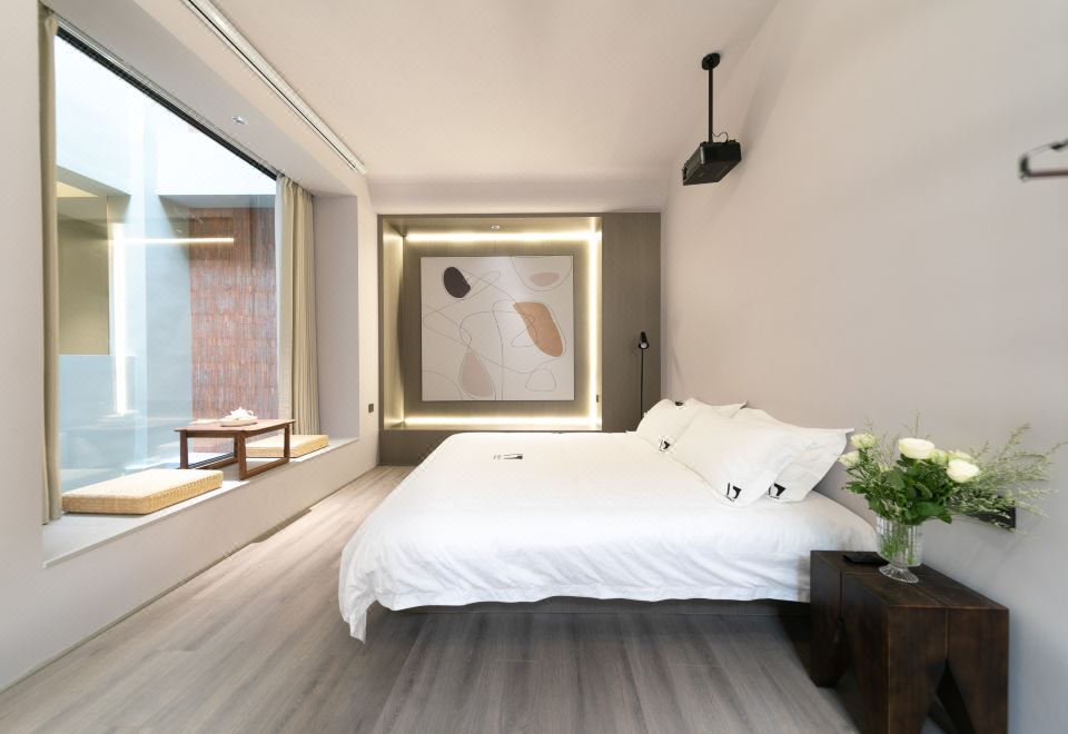 穀雨-景觀高端大床房（戴森吹風機+TOTO全套淋浴間+Bingo投影儀+慕思床墊）