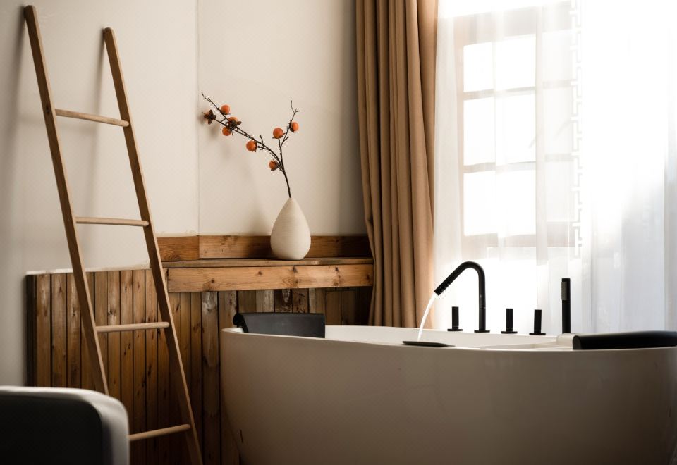 Guestroom - Double Occupancy (King Bed) (Bathtub, Floor Heating)