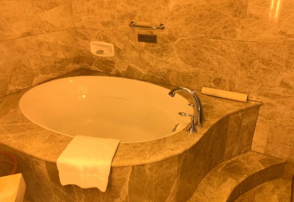 行政豪华套房（小度音箱+助眠床垫+180度全景）