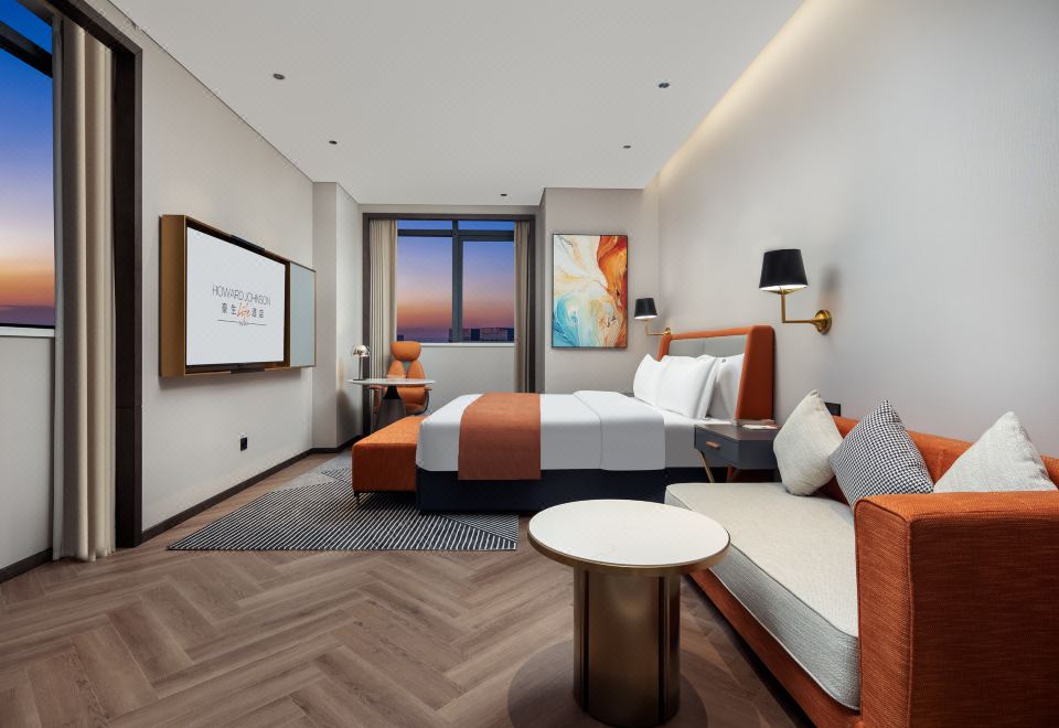 Smart Queen Room