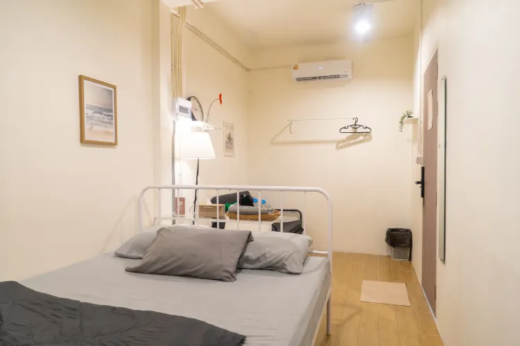 ห้องเตียงใหญ่ พร้อมห้องน้ำส่วนตัว