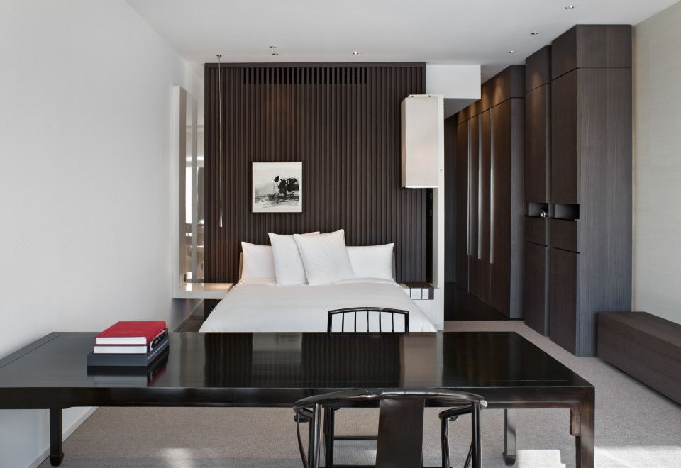 Park Hyatt ShanghaiDeluxe Family Friendly Room - City-View