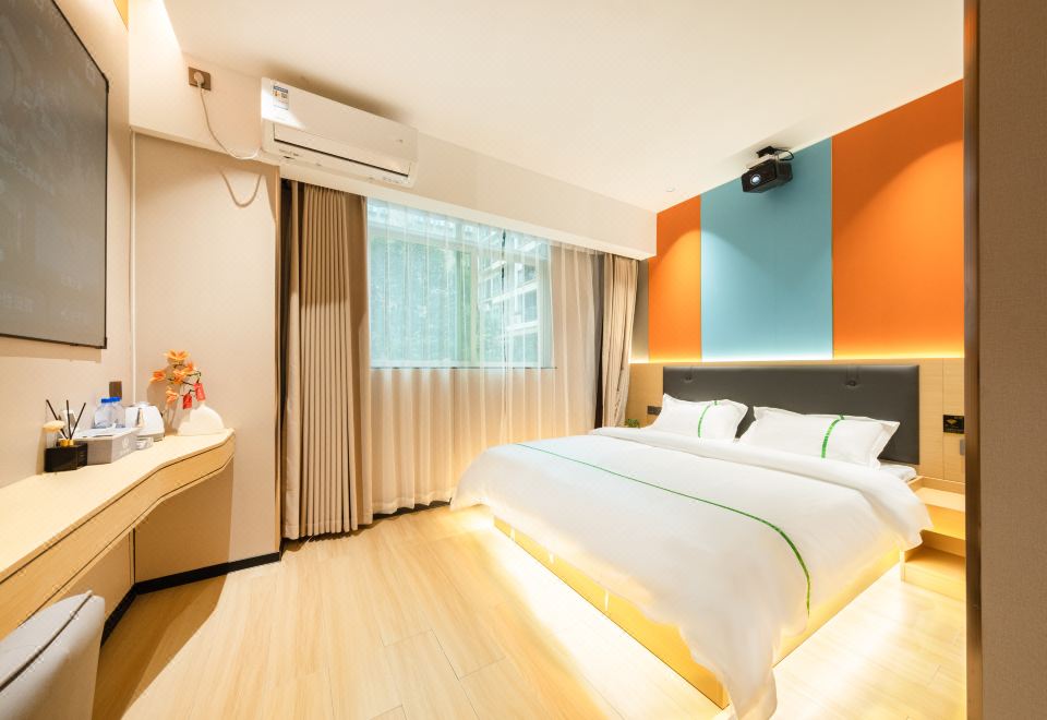 悦享大床影音房