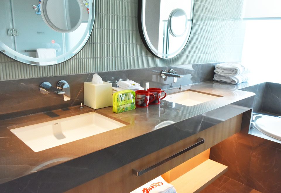 奧特曼大床親子主題房