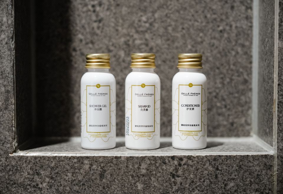 複式雙卧親子別墅（小黃鴨）|落地窗庭院近景+獨立客廳