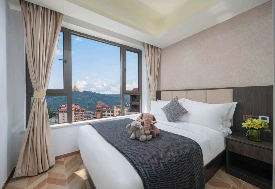 复式露台三居室套房（洗衣机+三卧室+独立办公区）