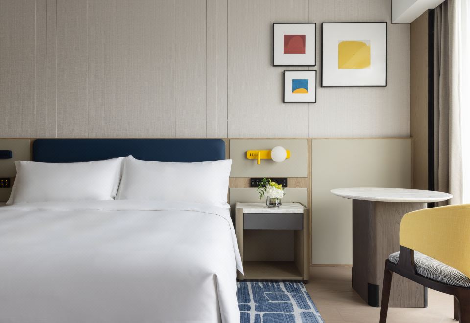 Deluxe Queen Room