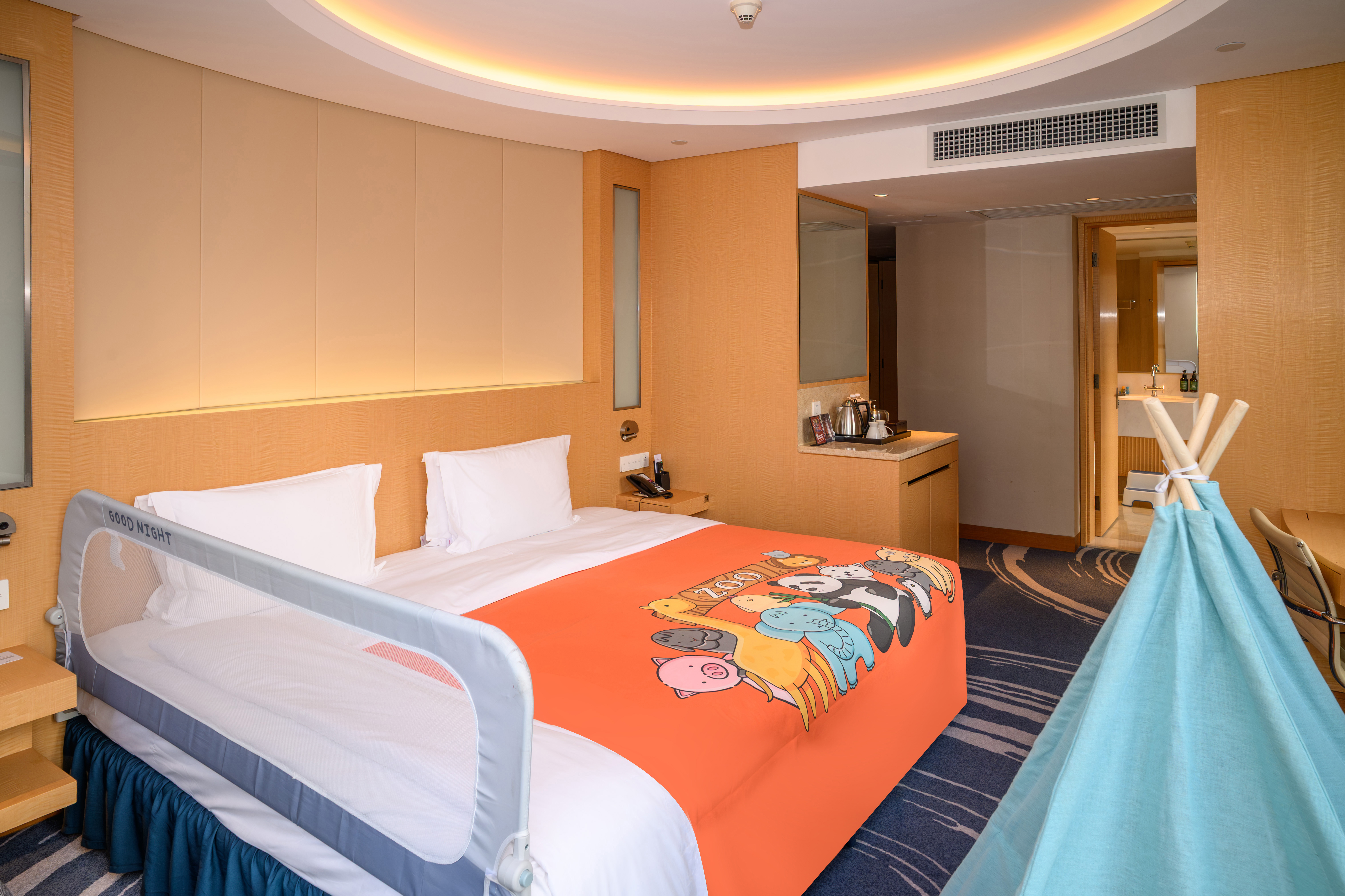 豪華外連通房-大床房連大床房