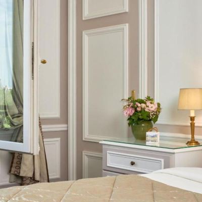 Paris Eiffel Tower Room Hôtel Regina Louvre Promo Code