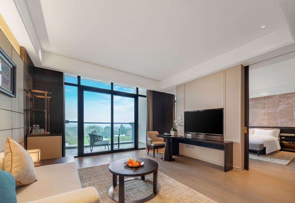 豪华园景套房（阳台+按摩浴缸+独立衣帽间）