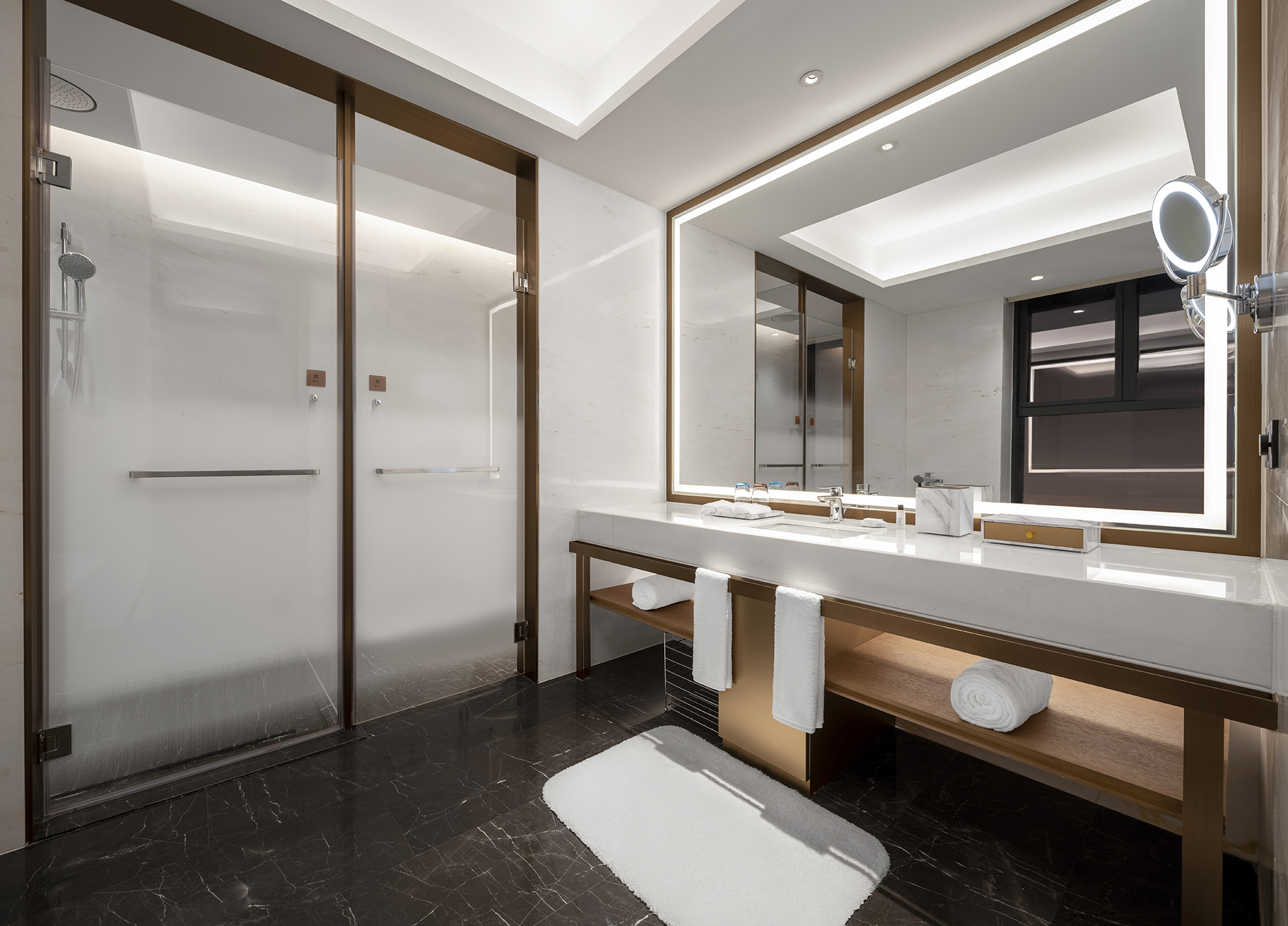 行政豪华双床房（城市景观+浴缸+房间开阔）