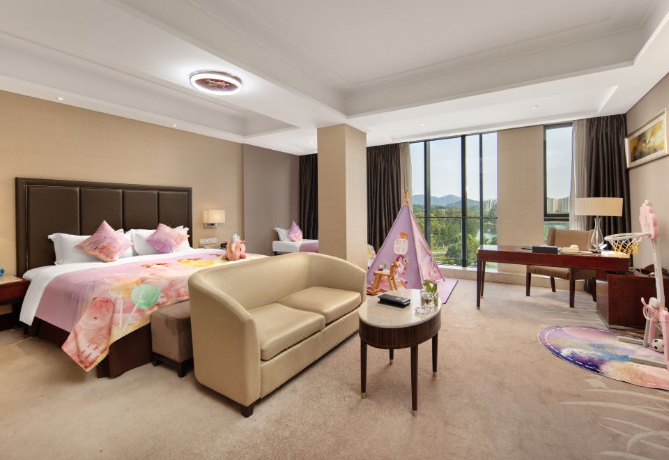 White Horse Lake Jianguo HotelFamily-friendly Family Room