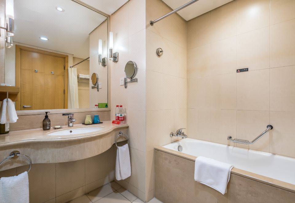 Beijing International Cultural Exchange CenterBusiness Queen Room