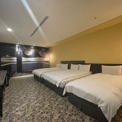 高級五人房-無窗 凝萃文旅台中車站店優惠