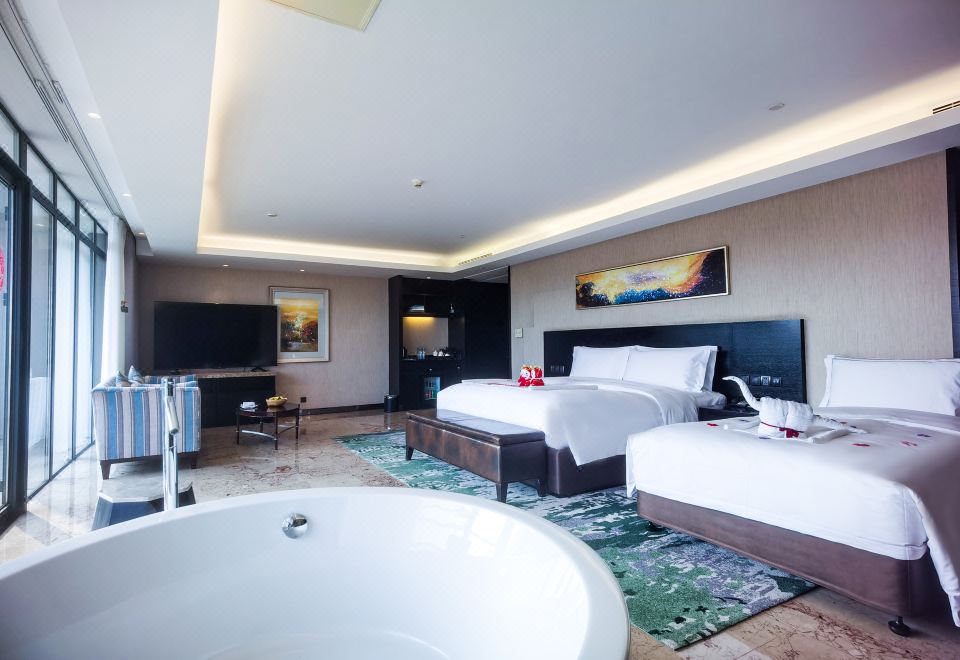 豪华湖景家庭房